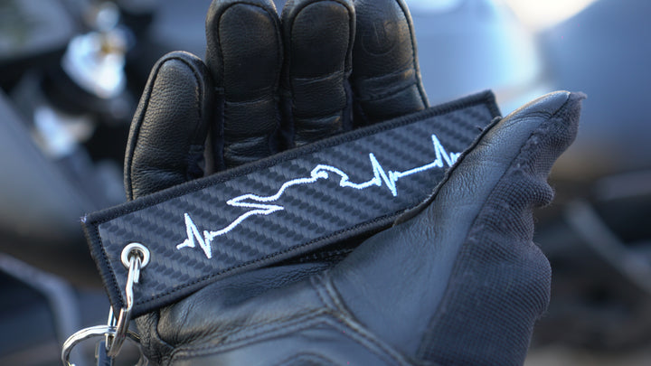 Llavero de fibra de carbono para motocicleta Heartbeat
